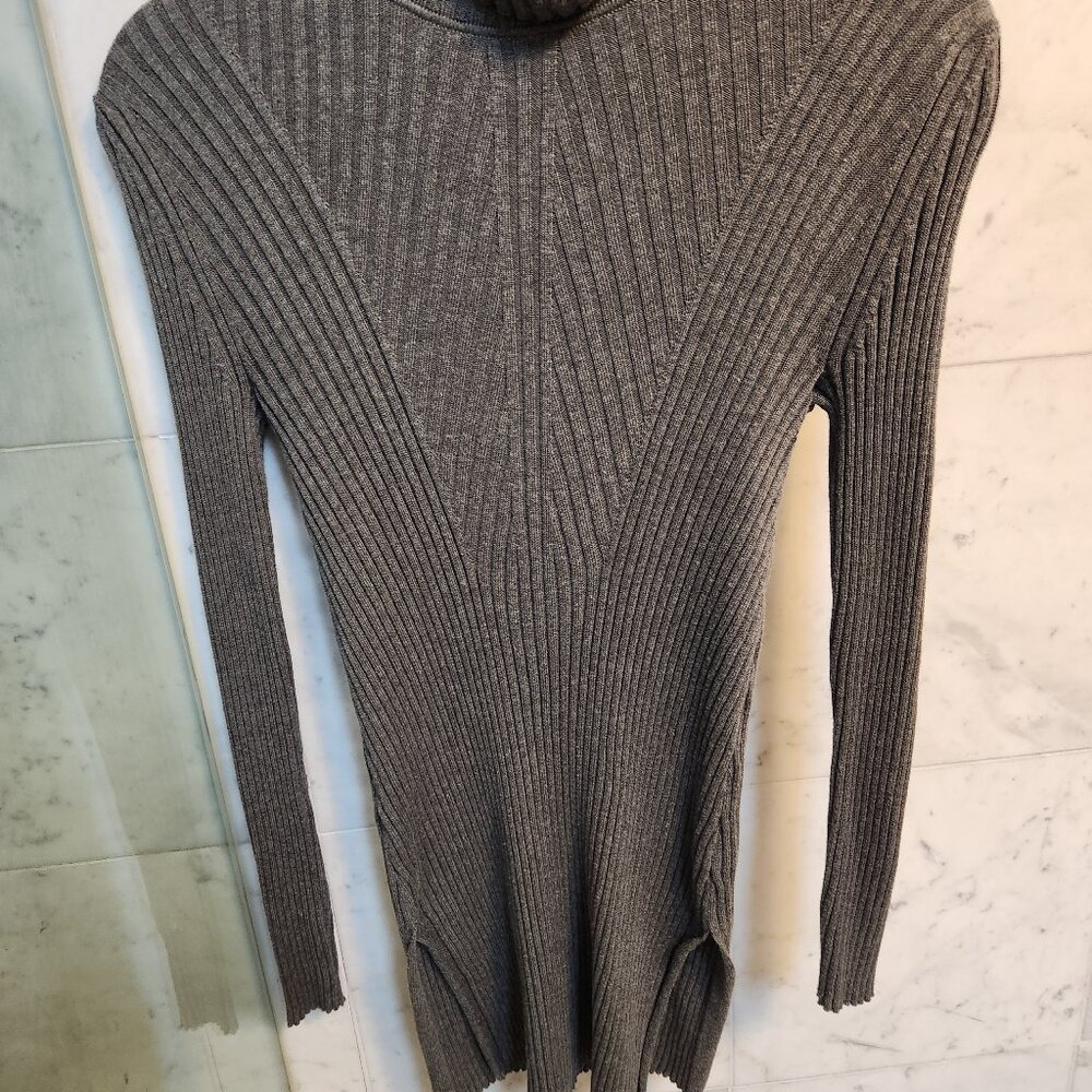Peruvian Connection lightweight T-neck tunic very stretchy